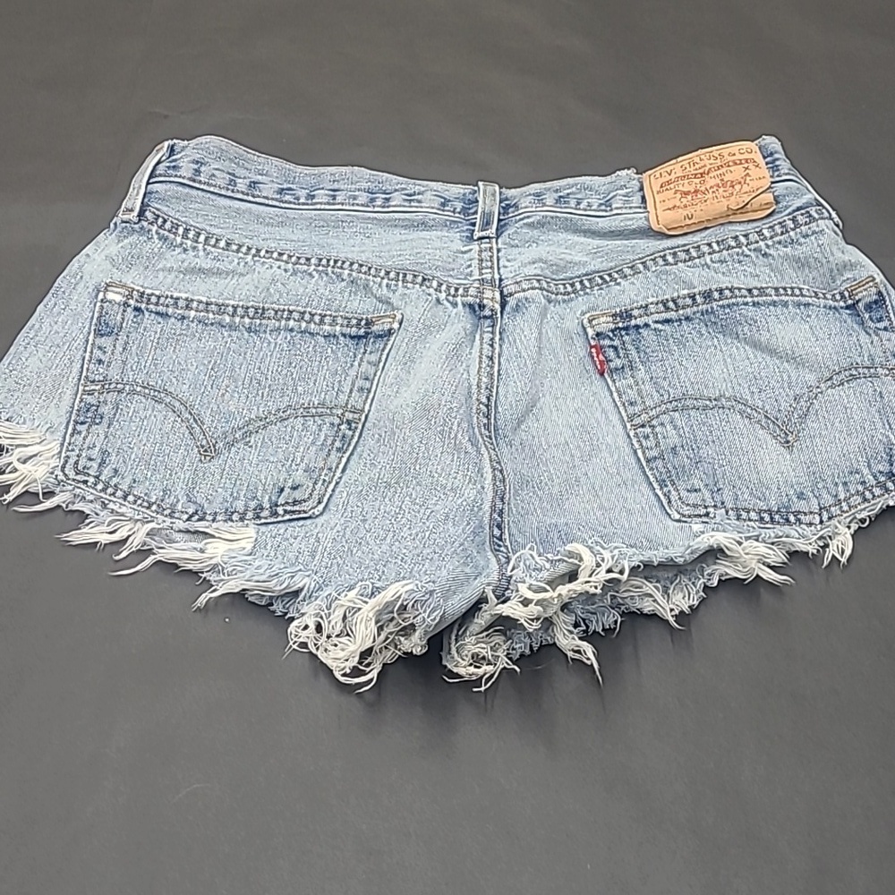 Levis 501 Women's Light Blue Denim Shorts Size M/L - Picture 4 of 5